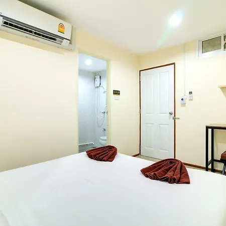 Red Pin Inn 好运旅馆 Bangkok Exterior photo